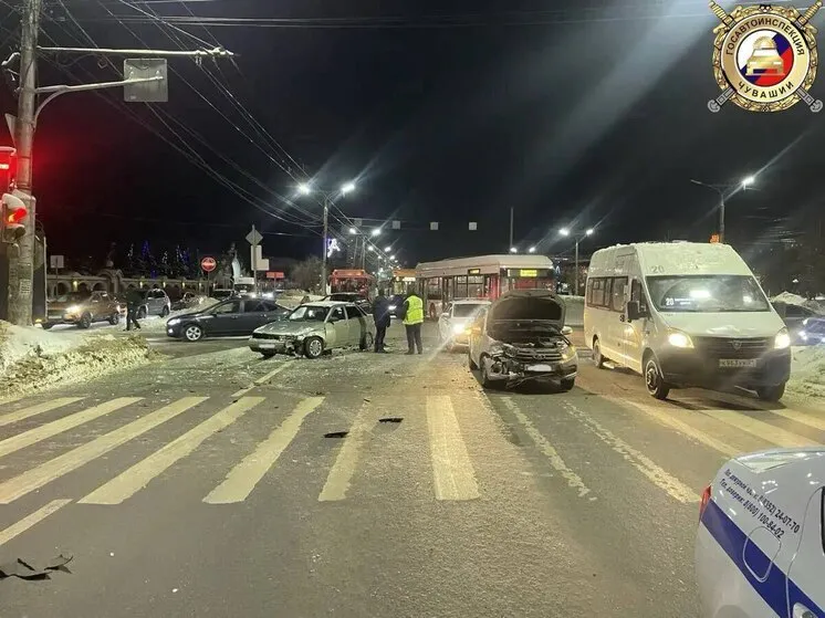 В Чебоксарах в результате ДТП на проспекте Тракторостроителей пострадала 9-летняя девочка