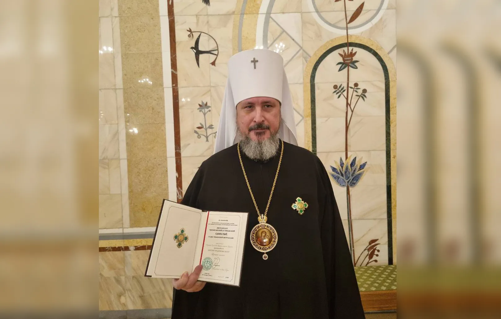 Патриарх Кирилл наградил главу Чувашской митрополии