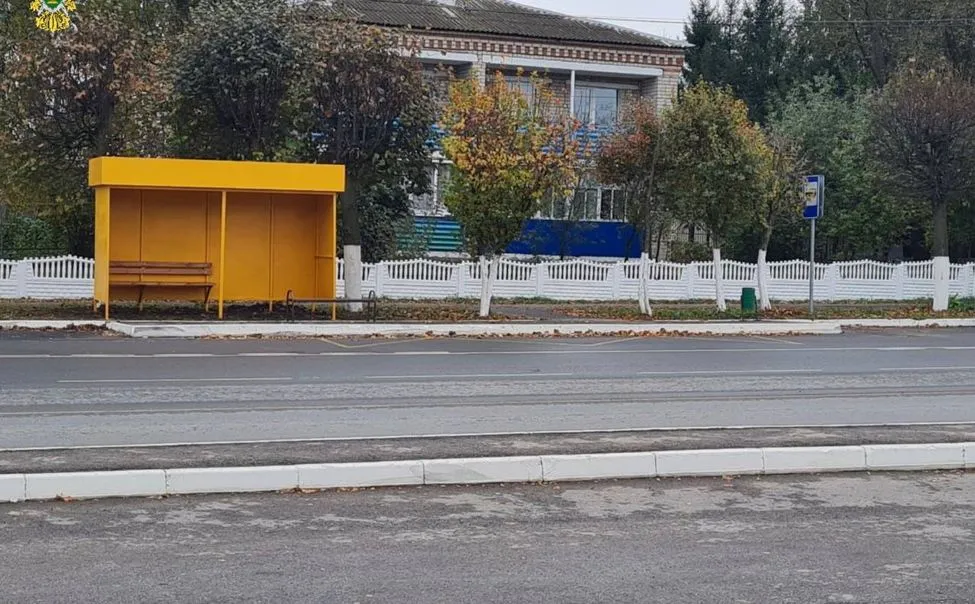 Прокуратура помогла установить остановочные павильоны на центральной улице жителям села в Чувашии