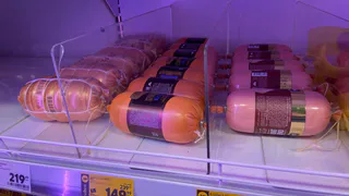 Можно смело брать – там одно мясо: названы марки колбасы которые прошли проверку