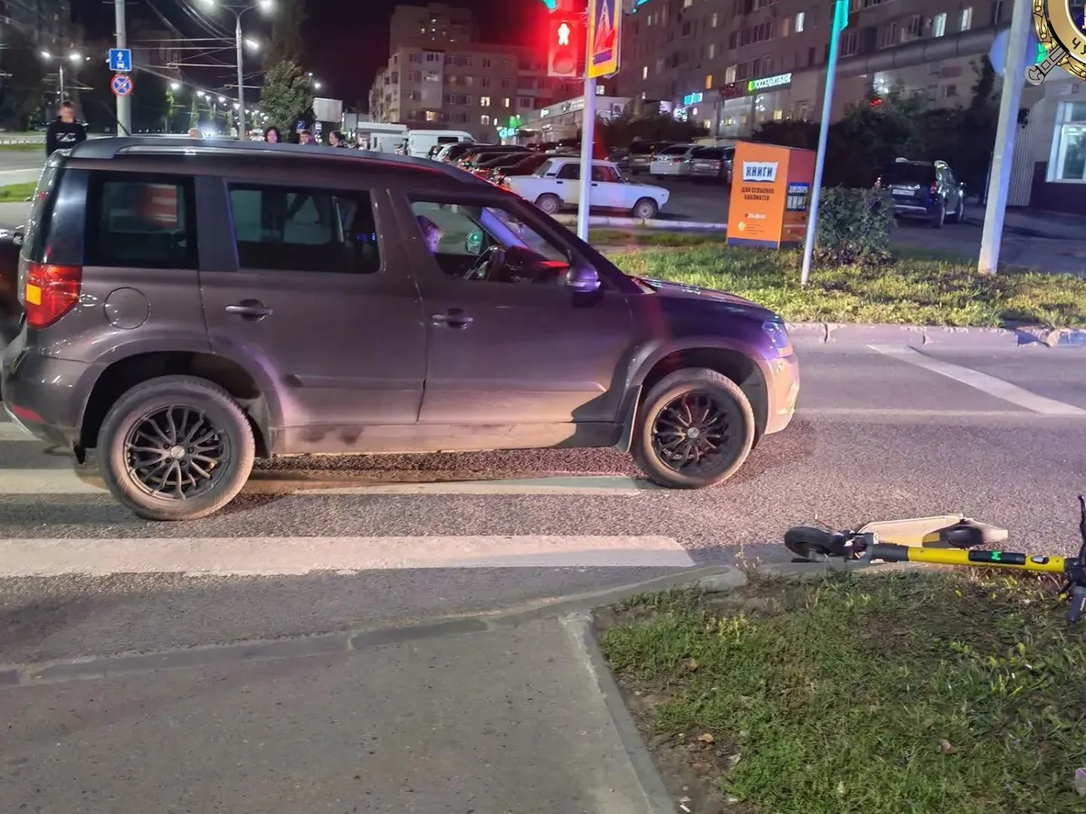 В Чебоксарах под колеса автомобиля попал подросток на арендованном самокате