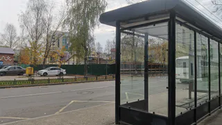В Чебоксарах установили остановку с зарядкой, табло и видеонаблюдением