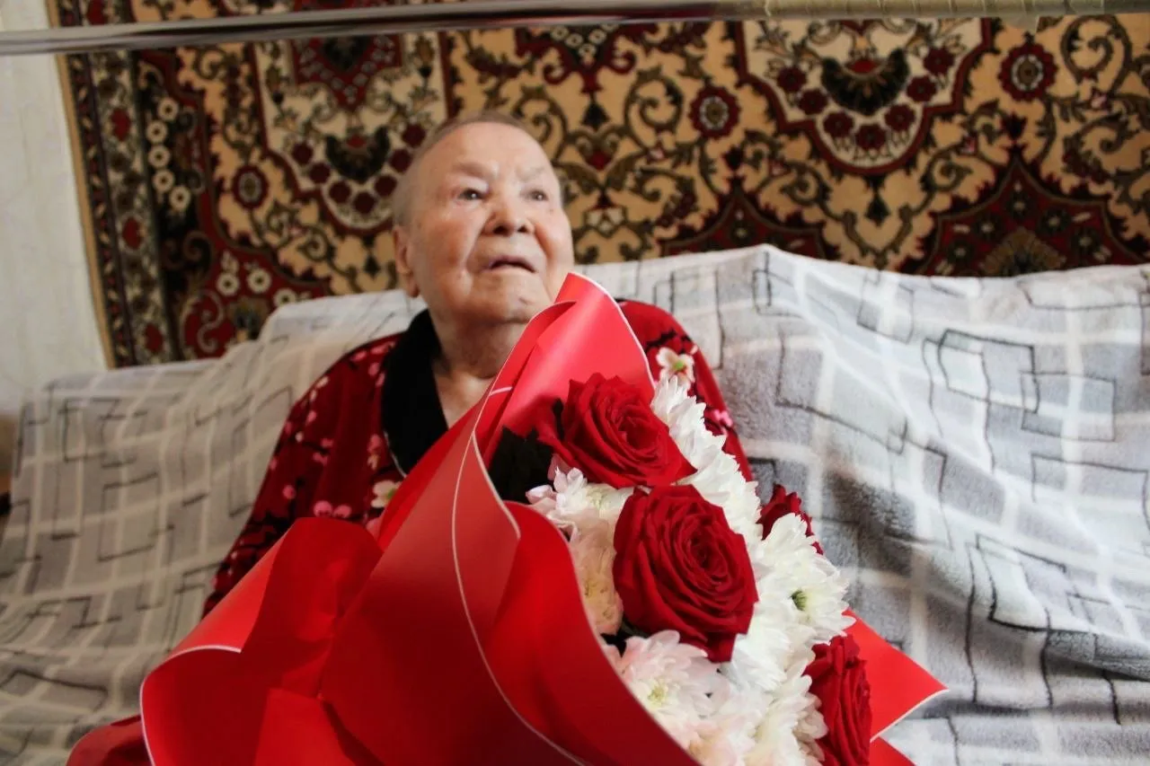 "Сама попросилась на фронт": чебоксарской медсестре исполнилось 100 лет