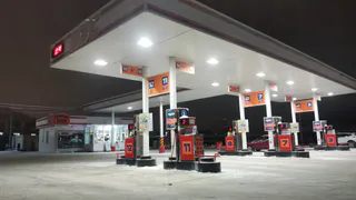 С 1 февраля будет полный запрет. Автомобилистов ждет неожиданное изменение на АЗС