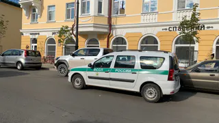 В Чувашии судебные приставы нашли должницу по алиментам, прятавшуюся за дверью собственного дома