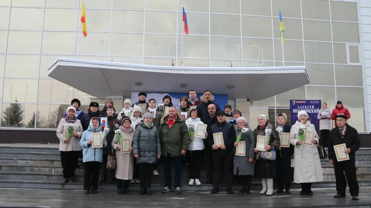 В Новочебоксарске в рамках празднования Дня народного единства вручили паспорта юным гражданам