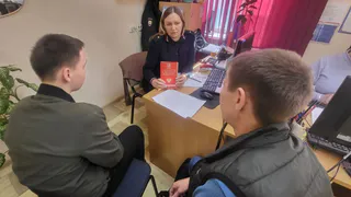 Чебоксарские полицейские вычислили хулиганов, оплевавших лифт