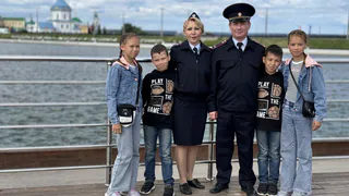 Их сердца соединила служба в полиции: в МВД рассказали о семье сотрудников, где растут две пары двойняшек