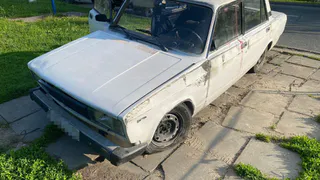 Поездка с нарушением закончилась больницей: в Чебоксарах перевернулся ВАЗ