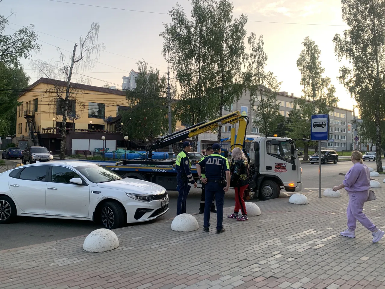 С 28 июня начнут лишать прав за неопущенные стекла: водителей ждет новый сюрприз