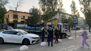 С 28 июня начнут лишать прав за неопущенные стекла: водителей ждет новый сюрприз