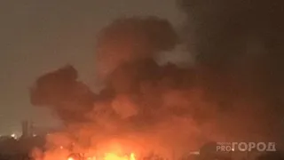 На мебельной фабрике в Чувашской Республике произошёл пожар: экстренные службы борются с огнём