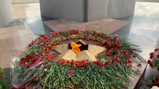Глава Чувашской Республики возложил цветы к Монументу Славы