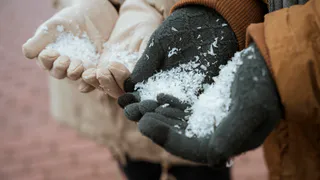 В Чувашии украсили Раифский монастырь ледовыми скульптурами