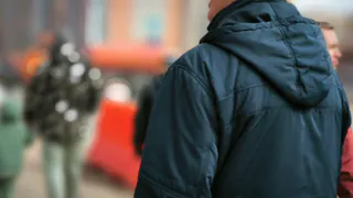 В Петербурге люди спасались из электрички после распыления перцового баллончика в салоне