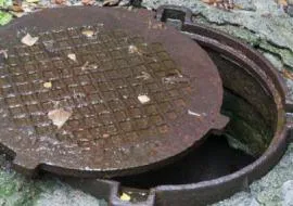 В Чебоксарах ребенок провалился провалился в канализационный колодец: в дело вмешалась прокуратура