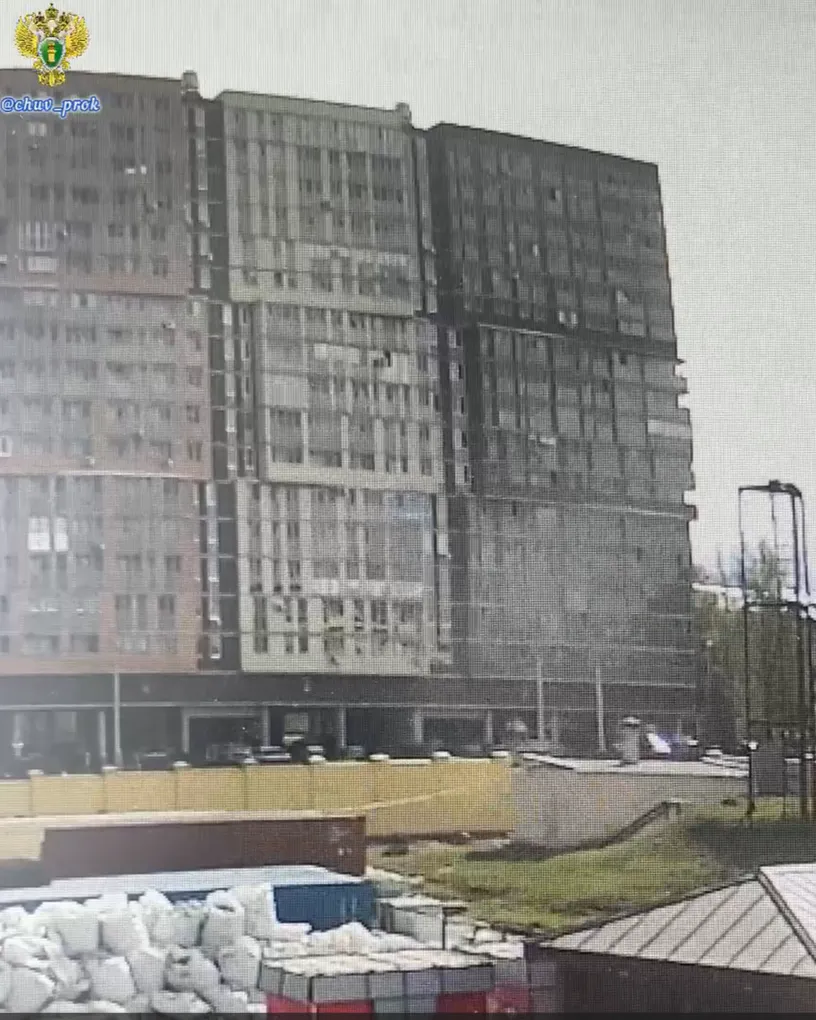 В Чебоксарах мужчина познакомился ночью с девушкой в баре, а под утро сбросил ее с 10 этажа