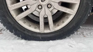 С 28 марта водителей начнут штрафовать за такой тип колес - вот кто первый в списке