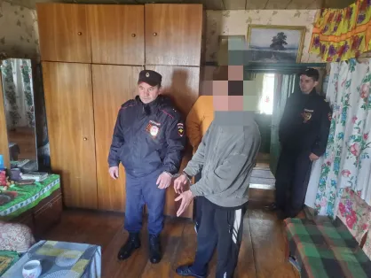 В одной из деревень Чувашии мужчина с 15-летним сыном избили старушку и забрали ее деньги для похорон