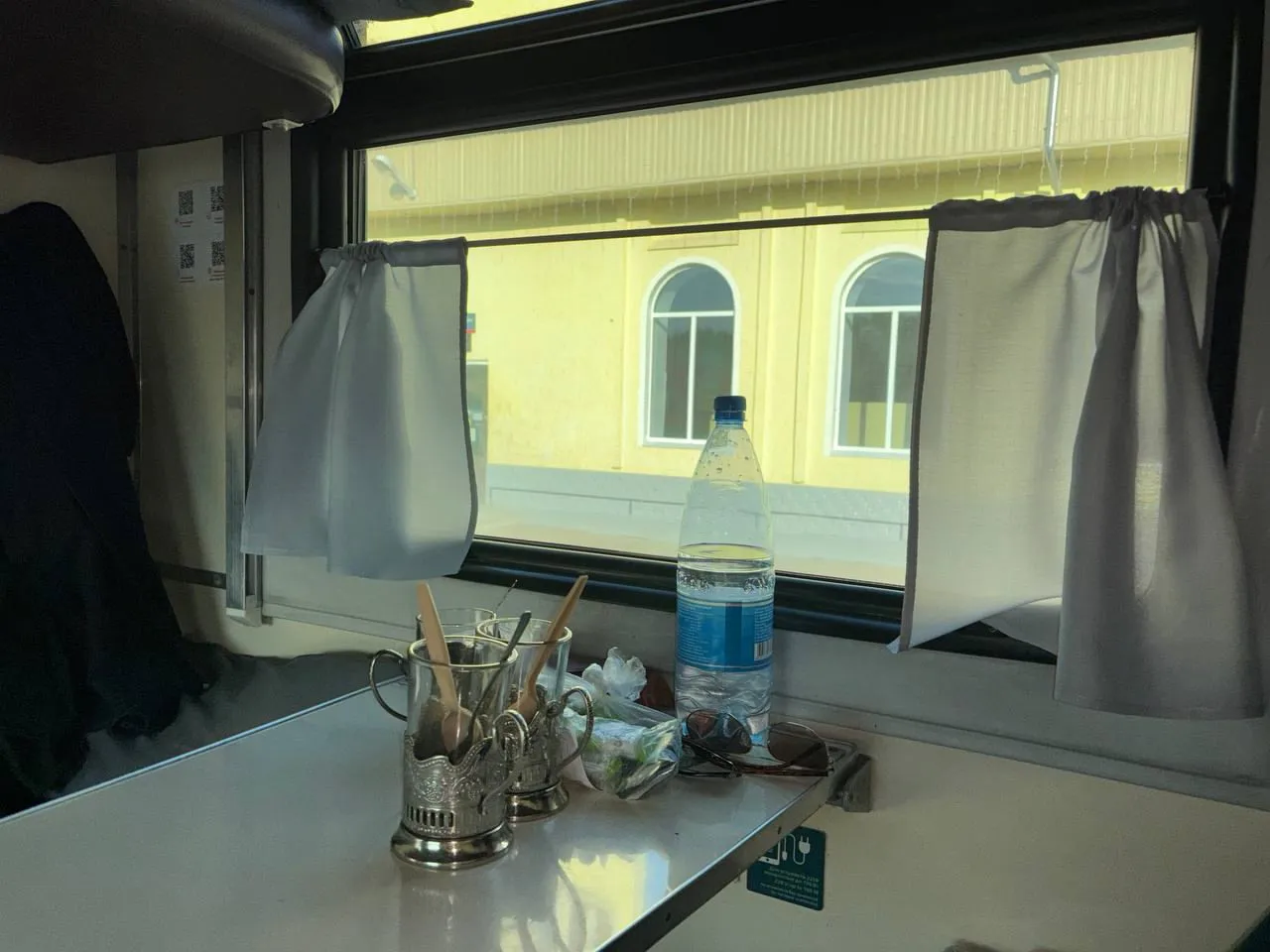 "В 6:59 с верхней полки спустилась дама и потребовала мое место, ссылаясь на закон": разбираем новые правила РЖД и реальные конфликты