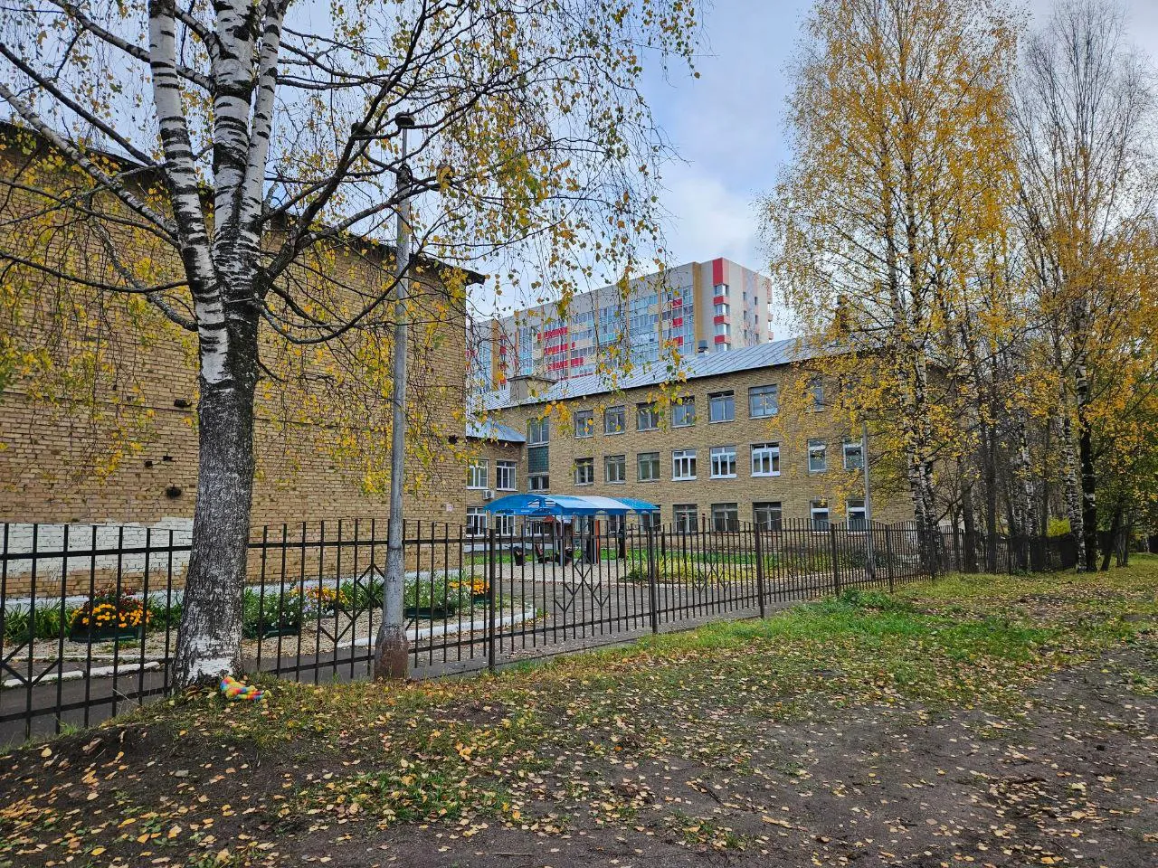 Прокуроры выяснили странную причину протекания крыши в школе Новочебоксарска