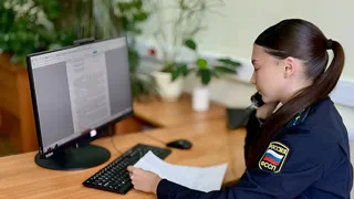 Судебные приставы ограничили выезд и право на управление авто, чтобы взыскать с жительницы Чувашии долг по штрафам