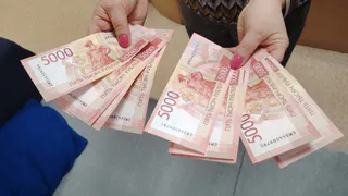 Для всех, кто хранит дома купюры 5 000 рублей - важное изменение в середине марта